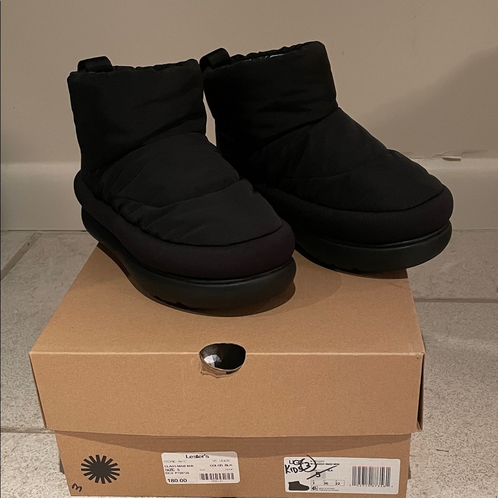 UGG Classic Maxi Mini Black Quilted Boots